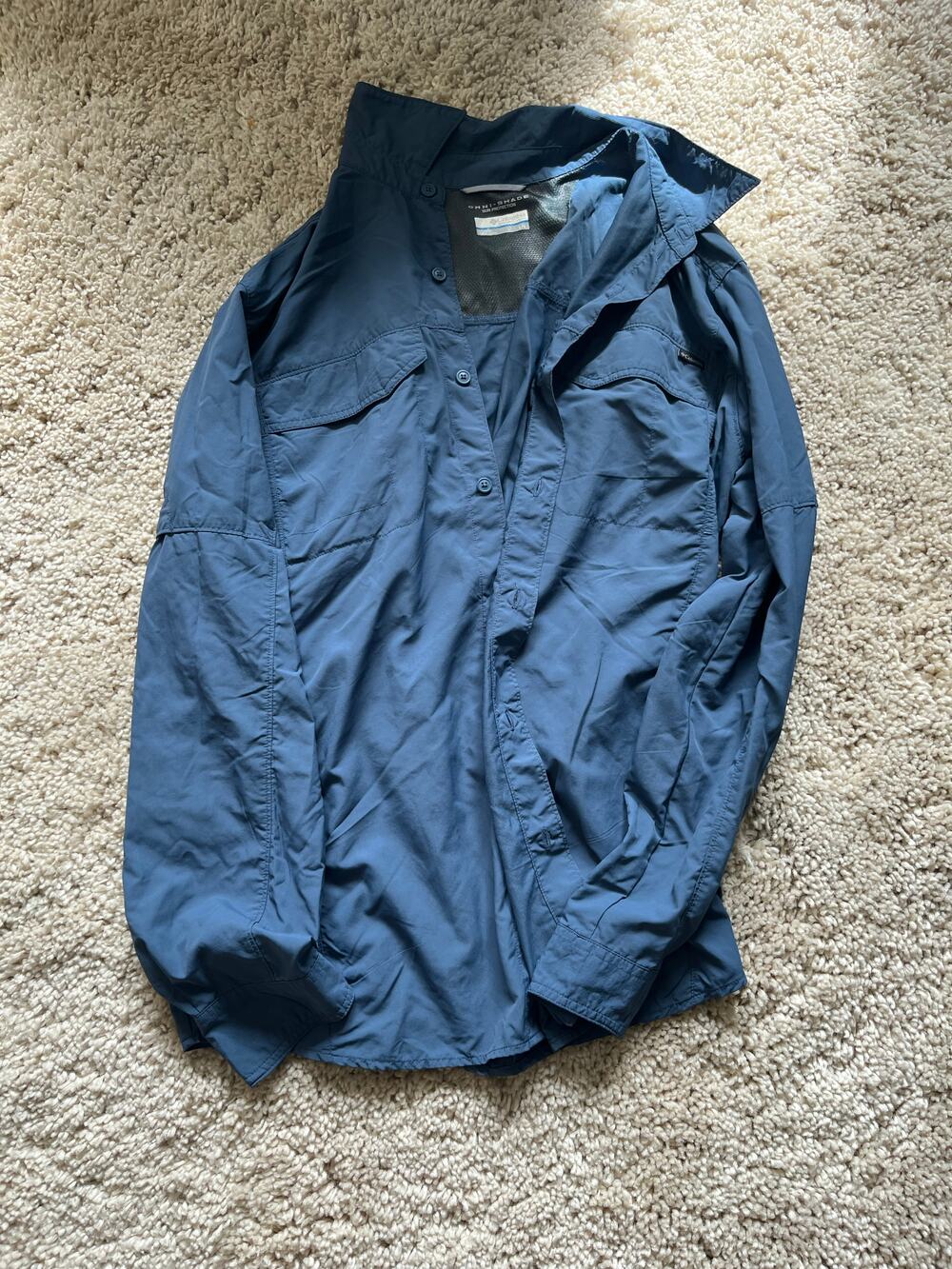 Columbia blue long sleeve button-up outdoor shirt with vented back panel